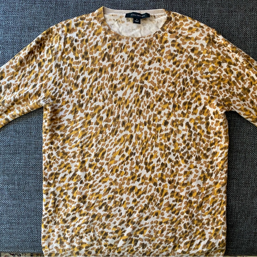🐆 Ann Taylor Lightweight Crewneck Leopard Print Sweater, Women's M - Picture 6 of 7